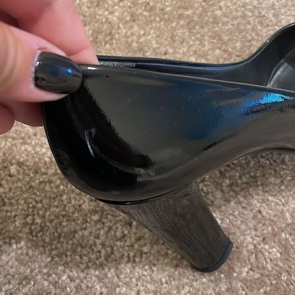 Stuart Weitzman Black Patent Leather Pumps, Size 7.5 - Picture 6 of 11